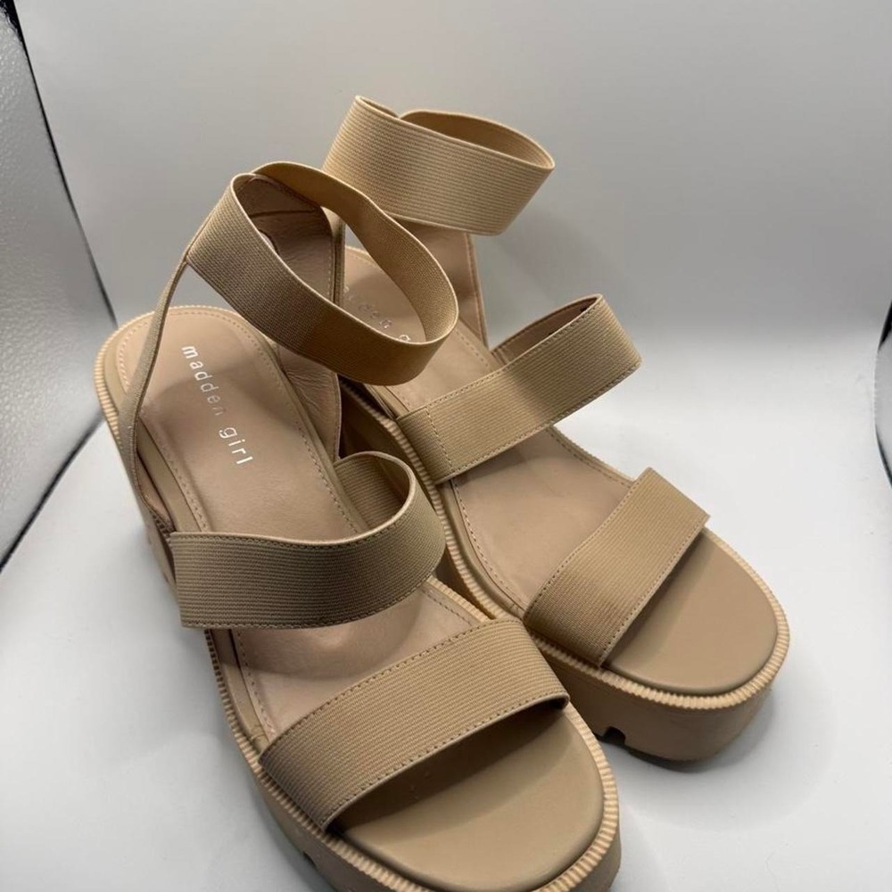 Madden Girl Tan platform sandals with chunky heel   8.5